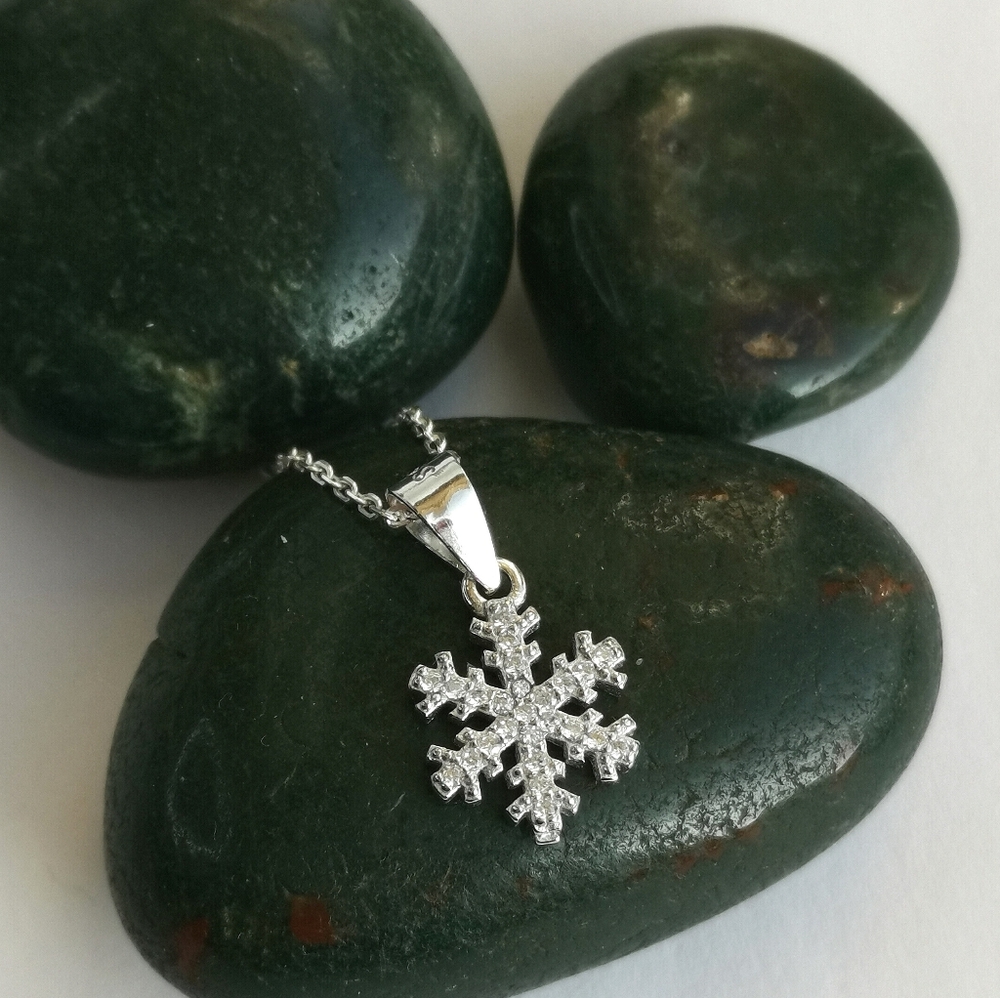 Snowflake sterling silver cz pendant necklace 🆕